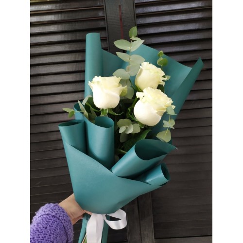 Купить на заказ Букет с белыми розами, 3 шт с доставкой в Каратау