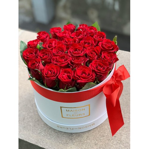 Купить на заказ 25 красных роз в коробке с доставкой в Каратау