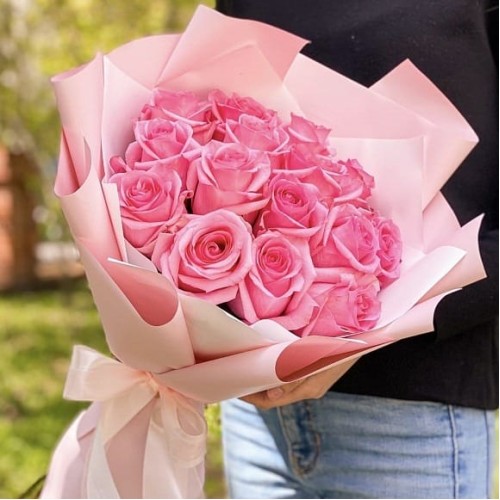 Купить на заказ Букет из 19 розовых роз с доставкой в Каратау