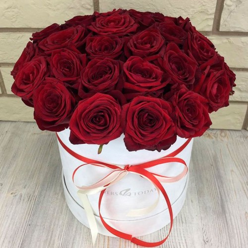Купить на заказ 31 красная роза в коробке с доставкой в Каратау