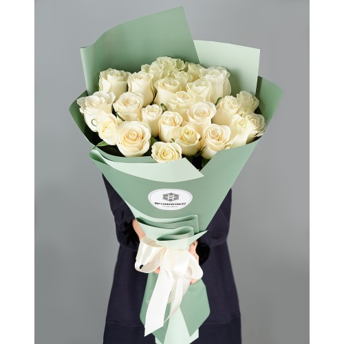 Купить на заказ Букет из 25 белых роз с доставкой в Каратау