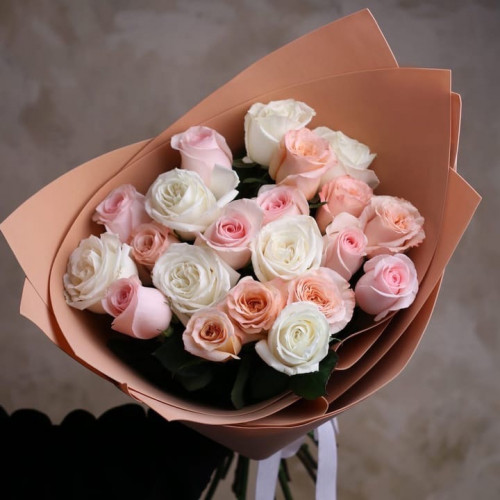 Купить на заказ Букет из 21 розы (микс) с доставкой в Каратау