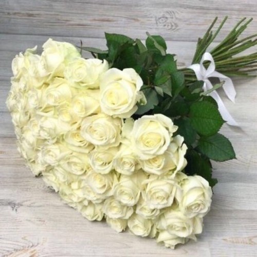 Купить на заказ Букет из 51 белой розы с доставкой в Каратау