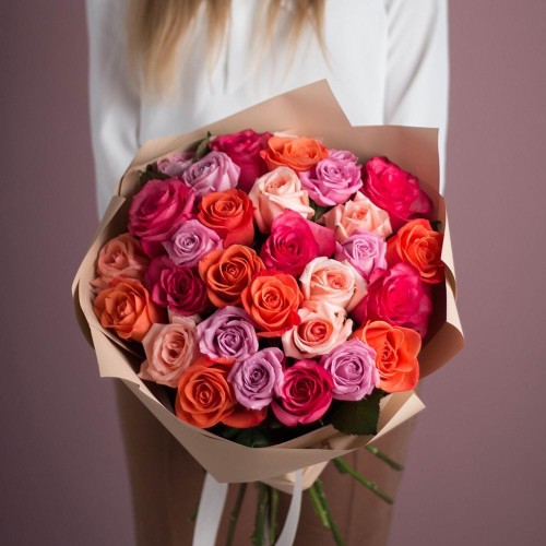 Купить на заказ Букет из 25 роз (микс) с доставкой в Каратау