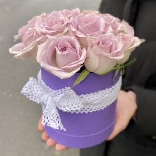 Купить на заказ 9 фиолетовых роз в коробке с доставкой в Каратау